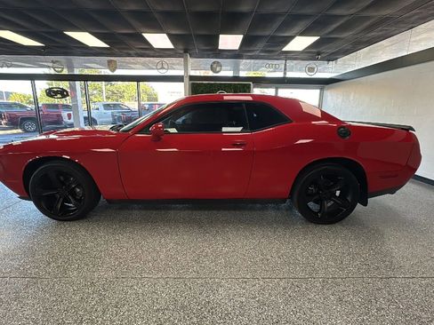 Used 2015 Dodge Challenger R/T w/ Quick Order Package 22B R/T RWD image 4