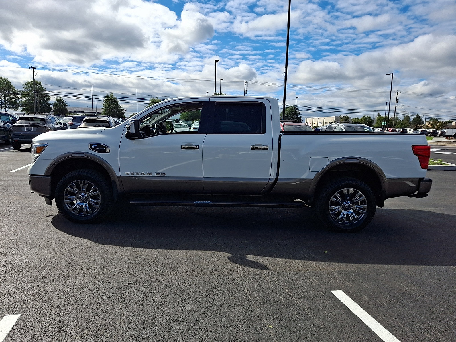 Used 2019 Nissan Titan Platinum Reserve w/ Platinum Utility Package AWD/4WD image 4