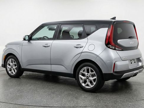 Used 2025 Kia Soul LX w/ LX Technology Package FWD image 6