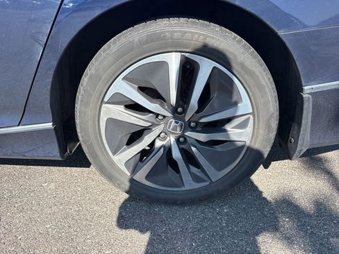 Used 2018 Honda Accord Touring image 7