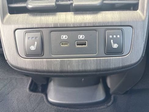 Used 2023 Nissan Ariya AWD image 17