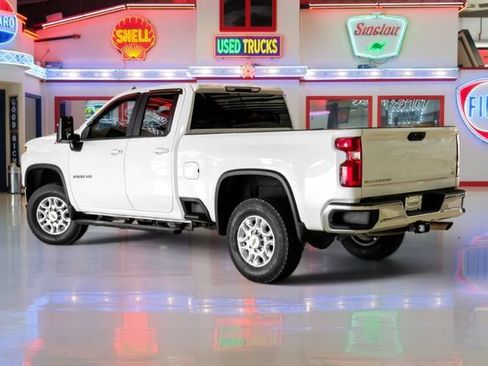 Used 2022 Chevrolet Silverado 2500 LT w/ Convenience Package AWD/4WD image 4
