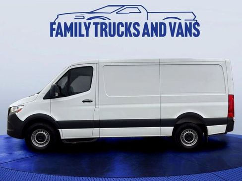 Used 2021 Mercedes-Benz Sprinter 2500 image 2