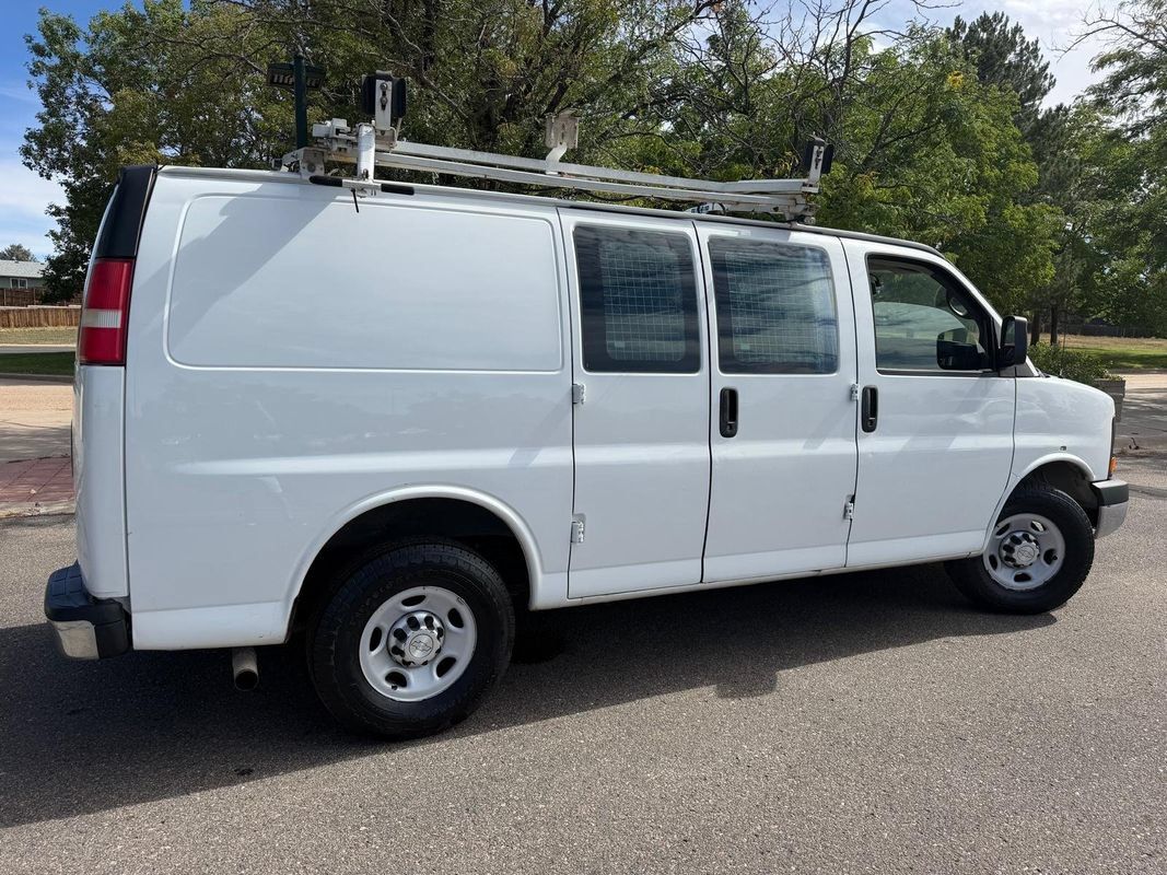 Used 2014 Chevrolet Express 2500 RWD image 4