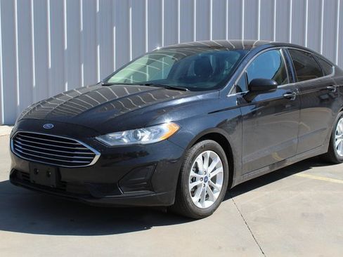 Used 2020 Ford Fusion SE image 1
