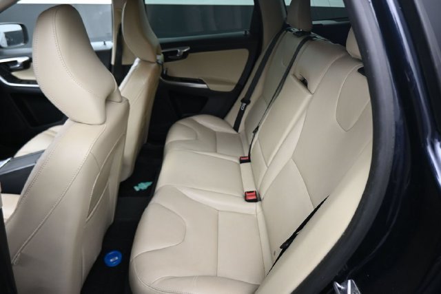 Used 2016 Volvo XC60 T6 AWD/4WD image 19