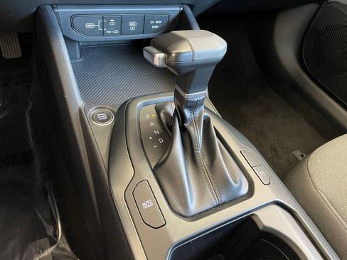 Used 2025 Kia K4 LXS image 40