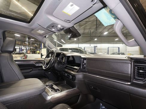 Certified 2024 Chevrolet Silverado 2500 LTZ w/ LTZ Premium Package image 29