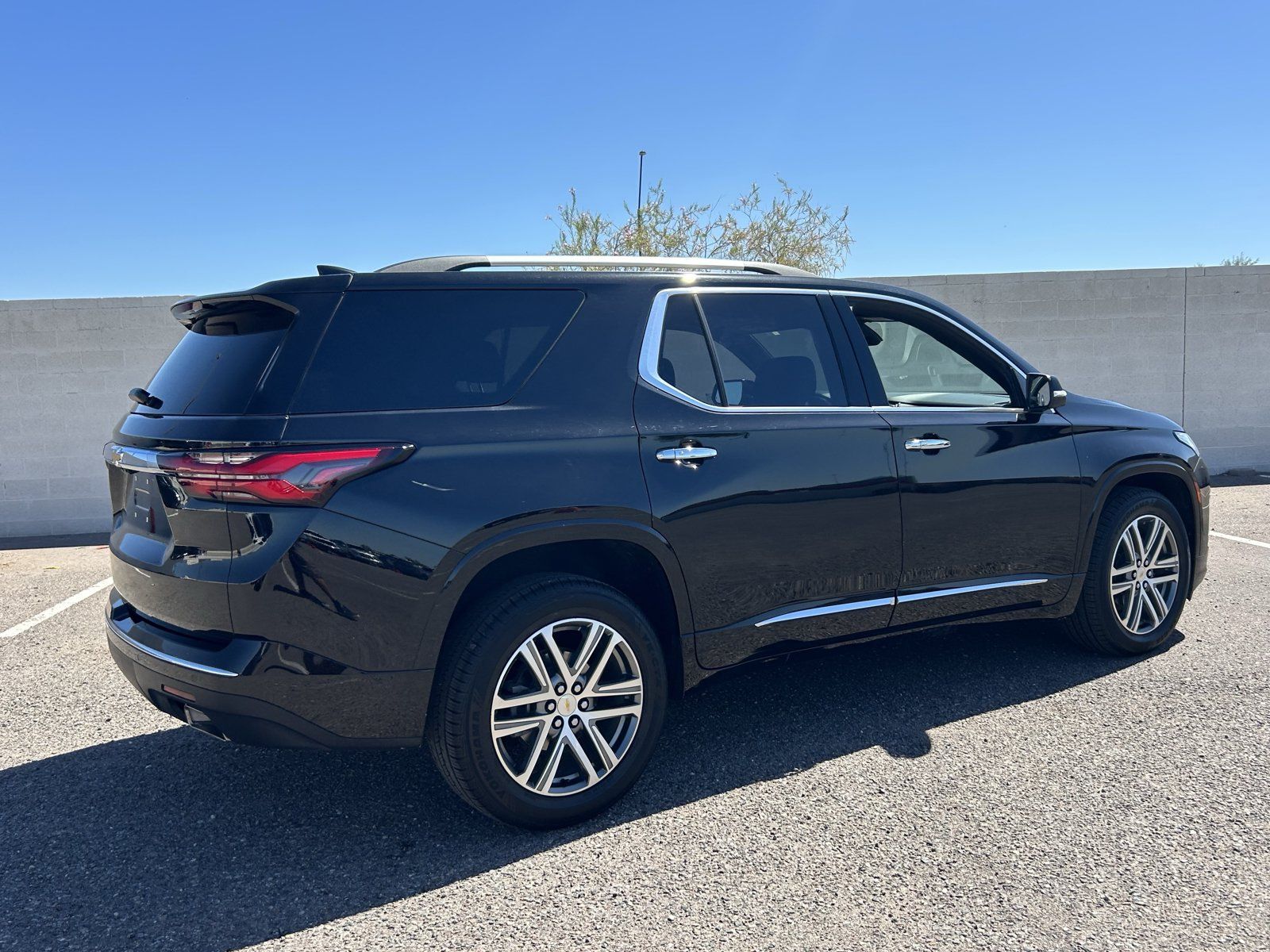 Used 2023 Chevrolet Traverse High Country AWD/4WD image 5