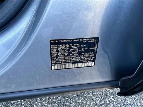 Used 2025 Volkswagen Atlas SE image 19