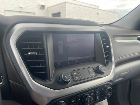 Used 2023 GMC Acadia SLT w/ Technology Package FWD image 16