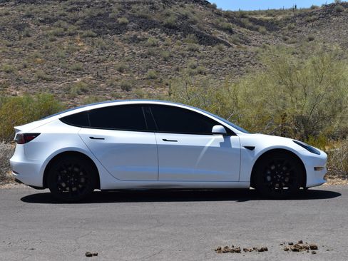 Used 2022 Tesla Model 3 Long Range AWD/4WD image 9
