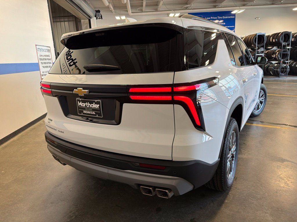 Used 2026 Chevrolet Traverse LT w/ Driver Confidence Package AWD/4WD image 5