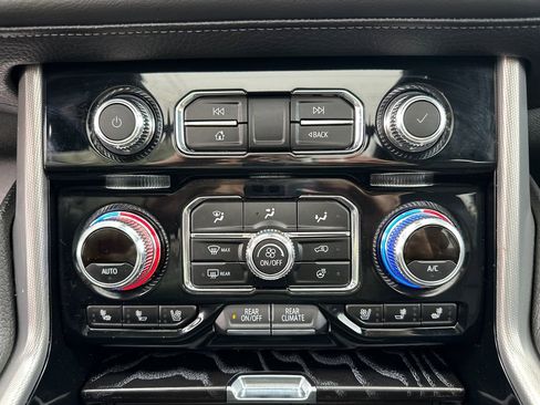 Used 2024 GMC Yukon Denali w/ Denali Reserve Package image 30