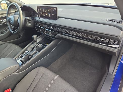 Certified 2025 Honda Accord Sport image 33