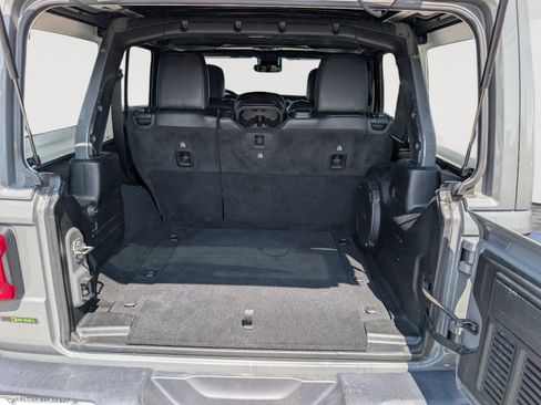 Used 2020 Jeep Wrangler Unlimited Sahara AWD/4WD image 13