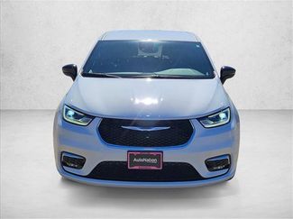 New 2025 Chrysler Pacifica Select video 2