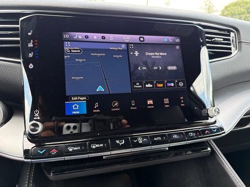 Certified 2025 Jeep Wagoneer Series III w/ Premium Group I AWD/4WD image 11
