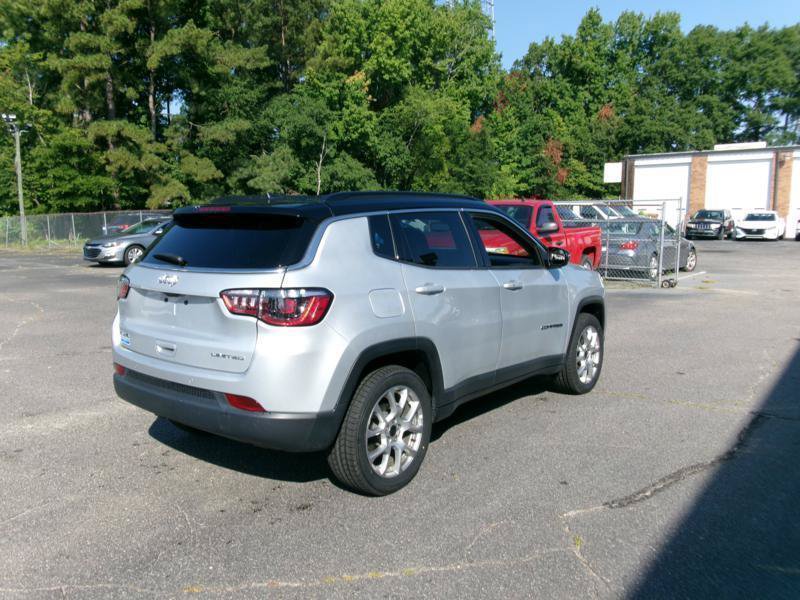 Used 2025 Jeep Compass Limited AWD/4WD image 6