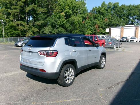 Used 2025 Jeep Compass Limited AWD/4WD image 6