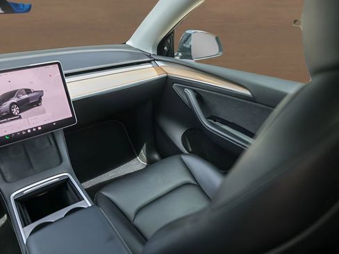 Used 2023 Tesla Model Y AWD image 24