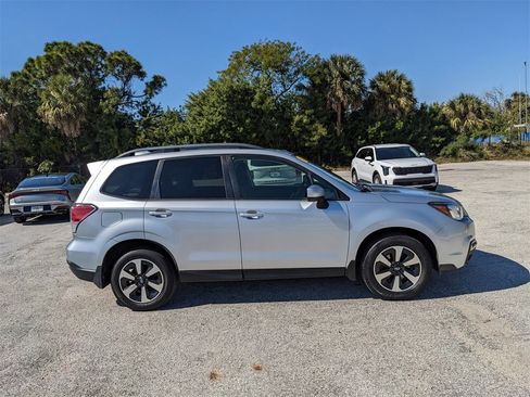 Used 2018 Subaru Forester 2.5i Premium w/ All-Weather Package image 10