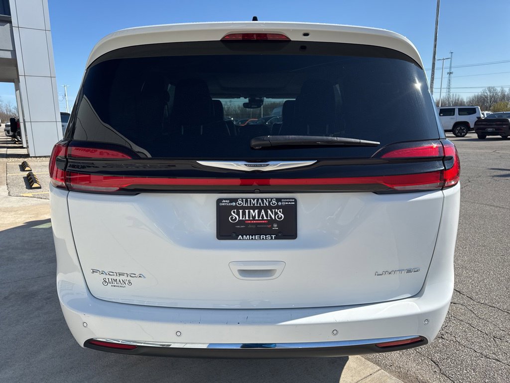 Used 2023 Chrysler Pacifica Limited FWD image 7