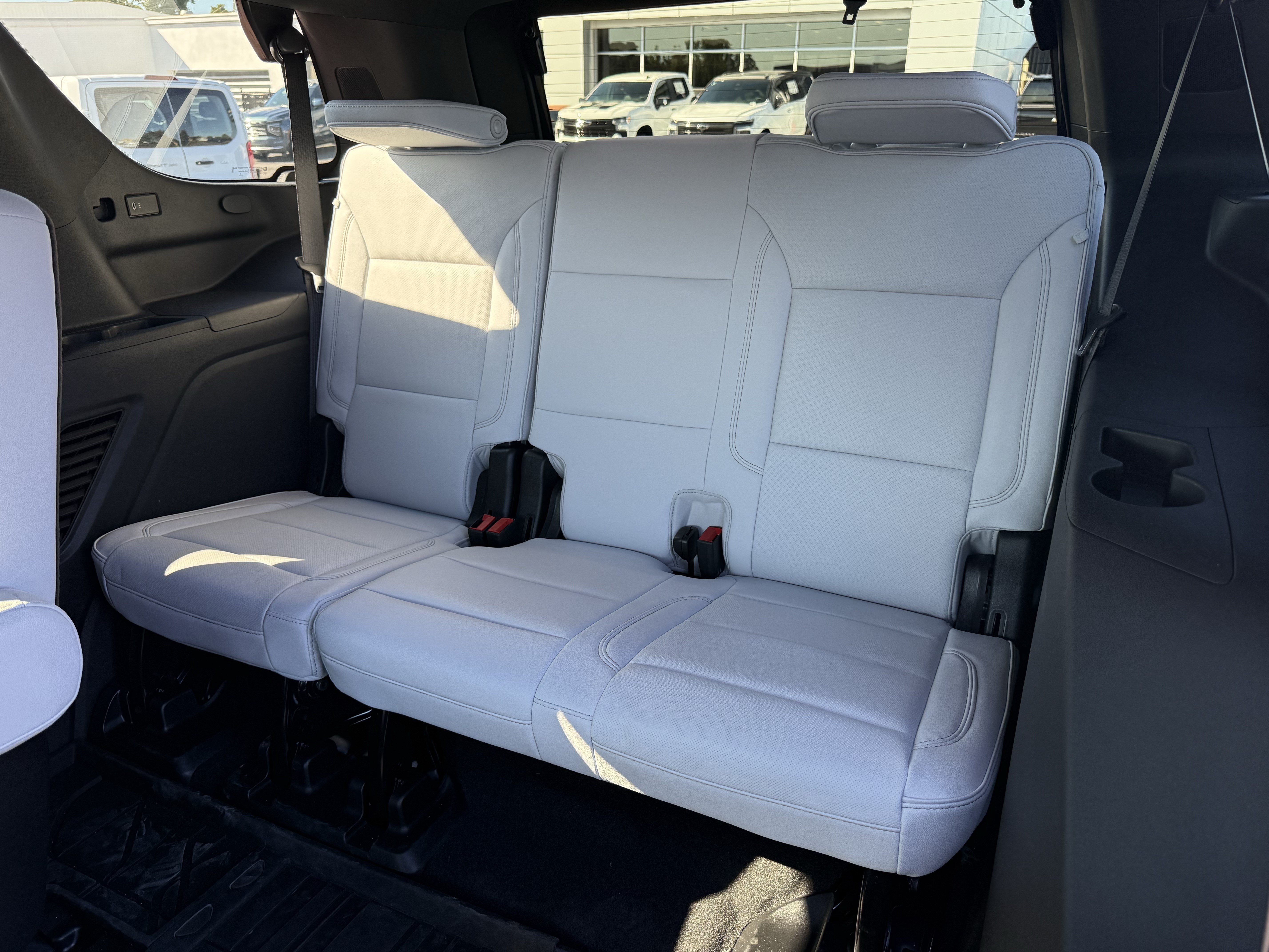 Used 2025 Chevrolet Tahoe Premier AWD/4WD image 36
