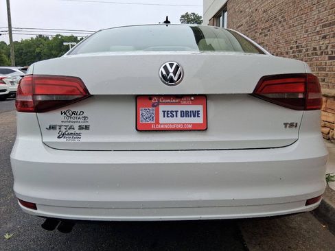 Used 2015 Volkswagen Jetta SE FWD image 4