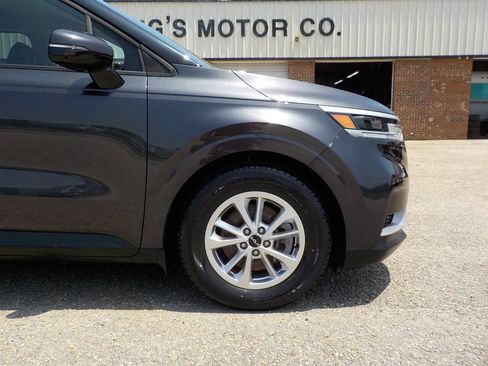 Used 2022 Kia Carnival LX FWD image 9