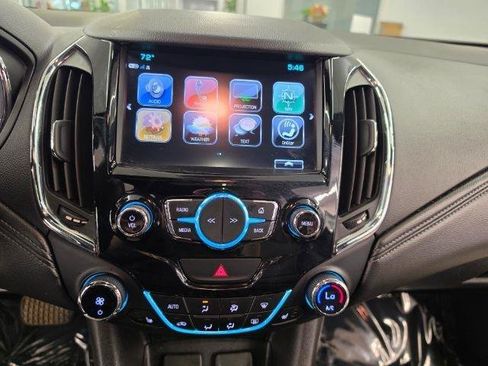 Used 2018 Chevrolet Cruze Premier FWD image 25