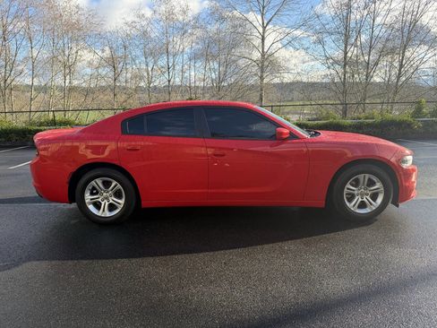 Used 2021 Dodge Charger SXT w/ Leather Interior Group image 4