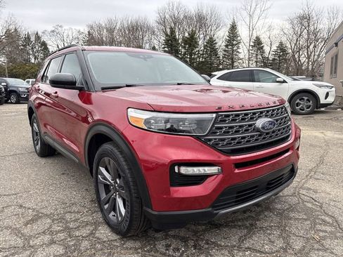 Certified 2023 Ford Explorer XLT w/ Equipment Group 202A image 3