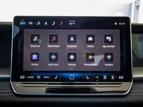 Certified 2025 Volkswagen Tiguan SE image 43