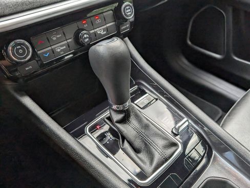 Used 2023 Jeep Compass Latitude image 40