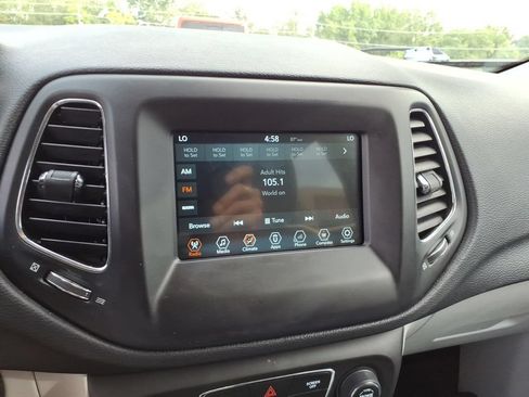Used 2018 Jeep Compass Latitude w/ Popular Equipment Group AWD/4WD image 12
