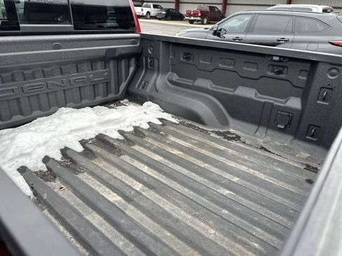 Used 2024 GMC Canyon Denali image 15