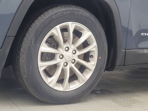 Used 2019 Jeep Cherokee Latitude w/ Popular Appearance Group image 31