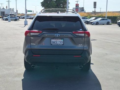 Used 2021 Toyota RAV4 XLE w/ Convenience Package AWD/4WD image 9