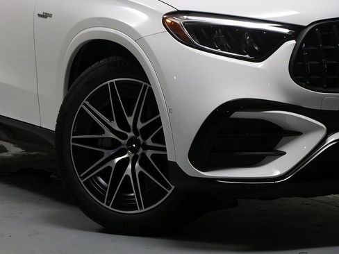 Certified 2025 Mercedes-Benz GLC 43 AMG 4MATIC image 3