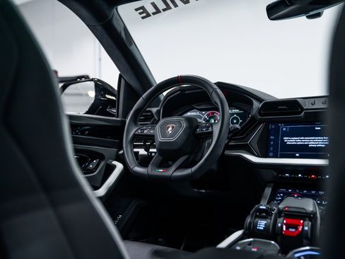 Used 2025 Lamborghini Urus SE image 15