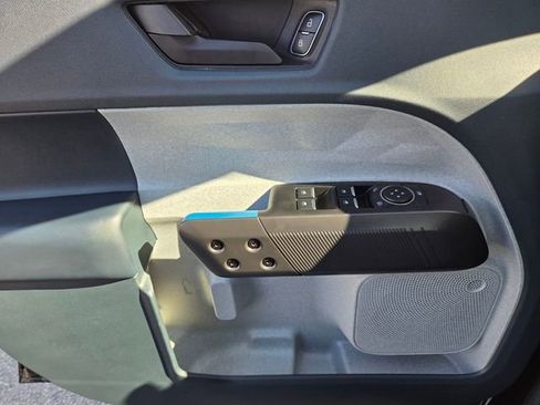 Used 2025 Ford Maverick XLT image 23