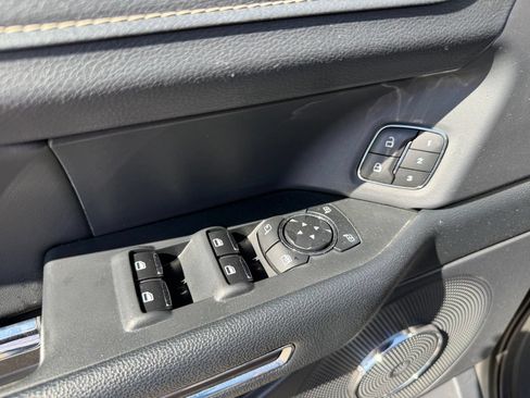 Used 2024 Ford Expedition XLT RWD image 14