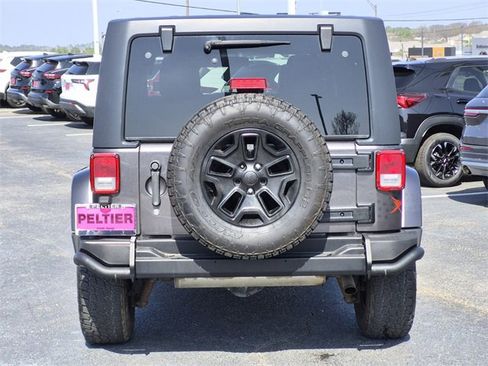 Used 2016 Jeep Wrangler Unlimited Sahara image 5