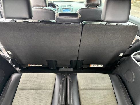 Used 2017 Ford Explorer XLT w/ XLT Appearance Package image 16