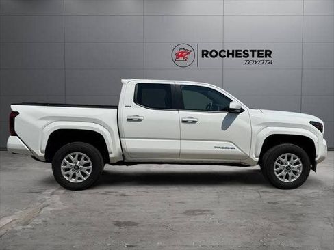 Certified 2025 Toyota Tacoma SR5 AWD/4WD image 42