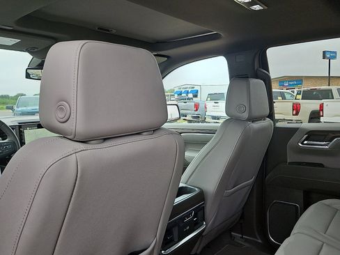 New 2026 GMC Sierra 1500 SLT w/ SLT Premium Plus Package AWD/4WD image 9