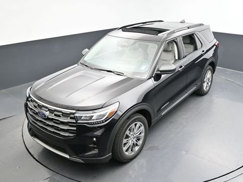 Used 2025 Ford Explorer Active w/ Active Comfort Package image 41