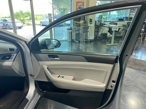 Used 2019 Hyundai Sonata SEL w/ Tech Package 02 FWD image 21