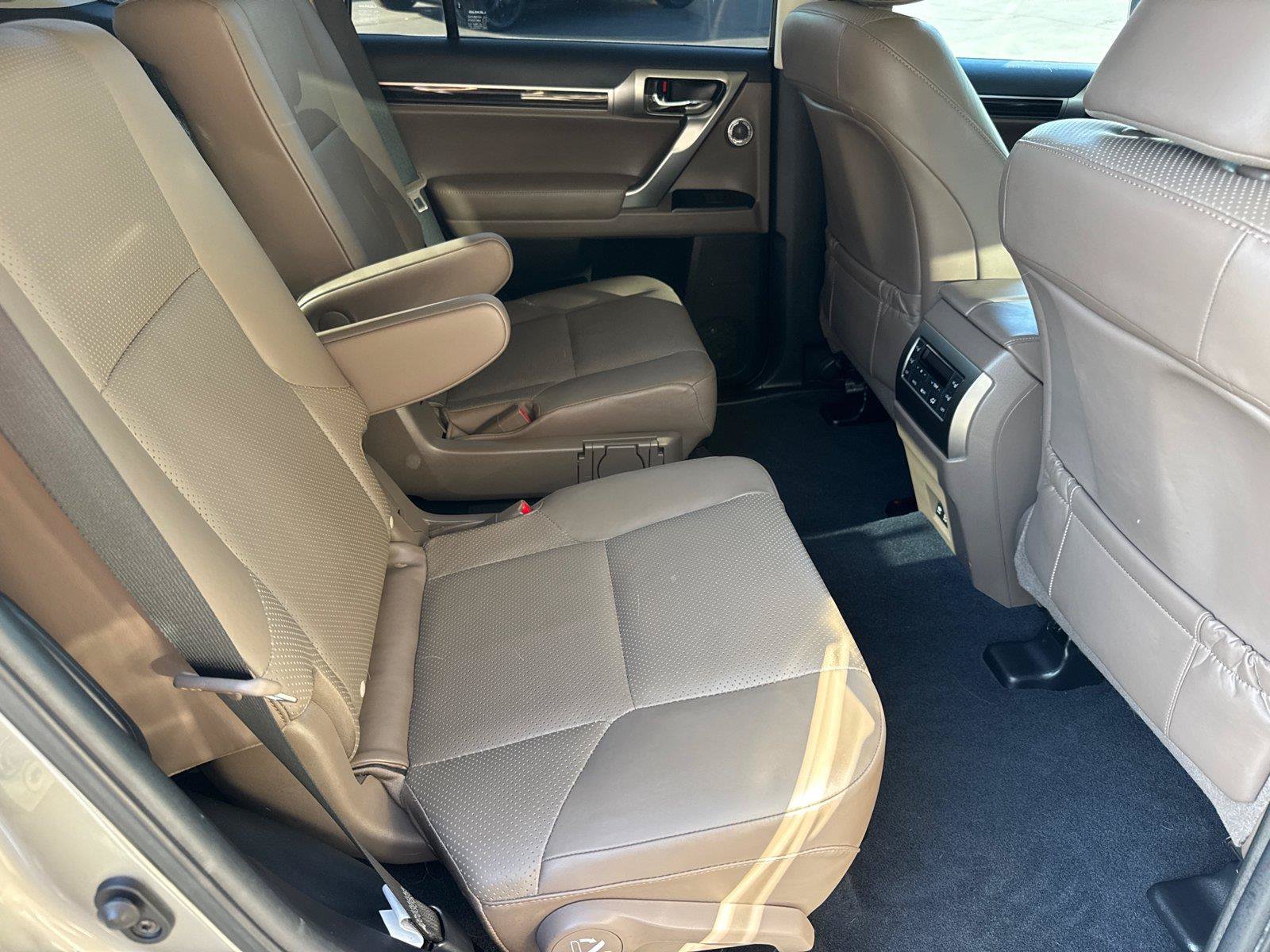 Used 2023 Lexus GX 460 Luxury w/ Sport Design Package AWD/4WD image 16